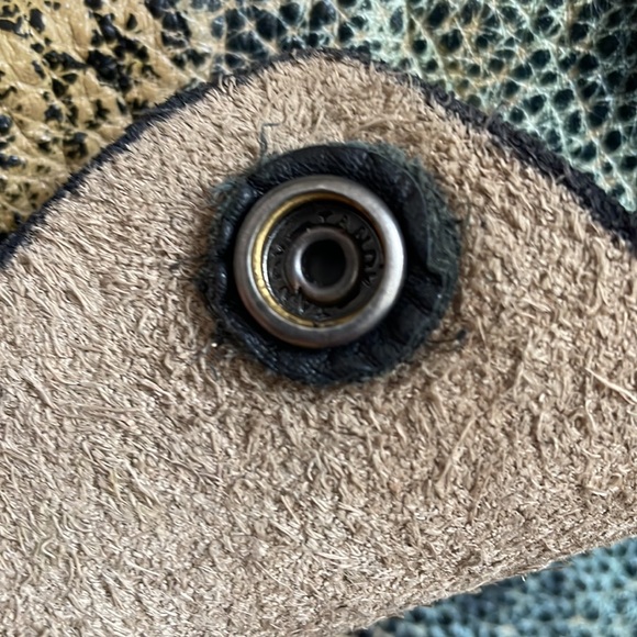 Tandy Leather handmade small crossbody blue yellow green black snap adjustable - Picture 11 of 15